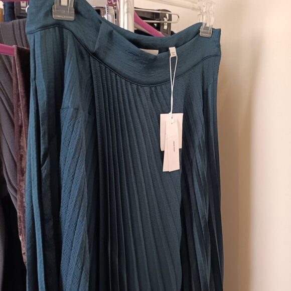 NWT Vince Women's Teal Pleated Asymmetrical Midi Skirt Size 6 - Picture 4 of 15